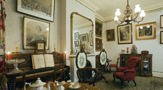 A living room in 1870. Photo John Hammond